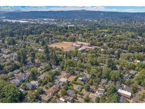 3633 SE Henderson Street Portland OR 97202