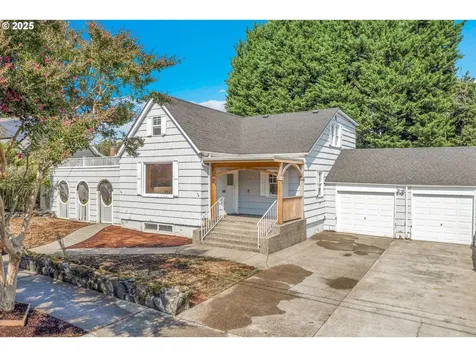 3633 SE Henderson Street Portland OR 97202
