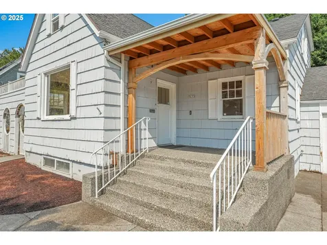 3633 SE Henderson Street Portland OR 97202