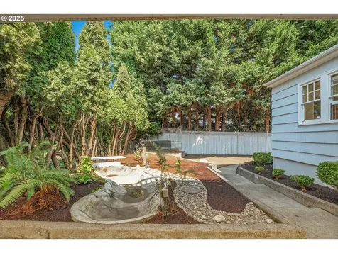 3633 SE Henderson Street Portland OR 97202