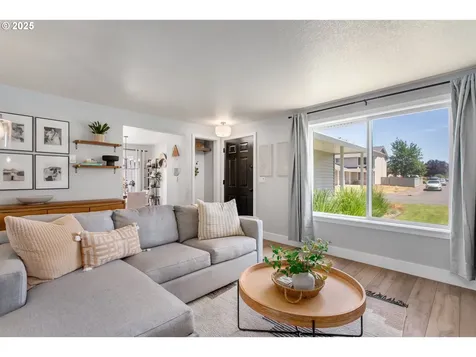 718 SE 143rd Avenue Vancouver WA 98683