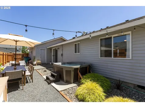 718 SE 143rd Avenue Vancouver WA 98683
