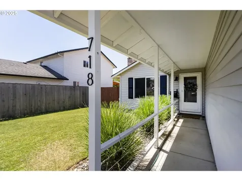 718 SE 143rd Avenue Vancouver WA 98683