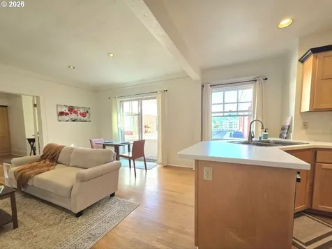 2083 NW Johnson Street Portland OR 97209