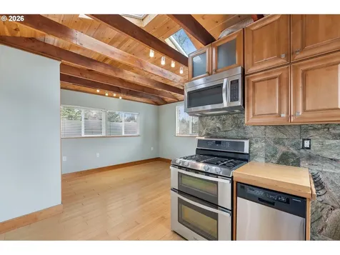 2612 SW Moss Street Portland OR 97219