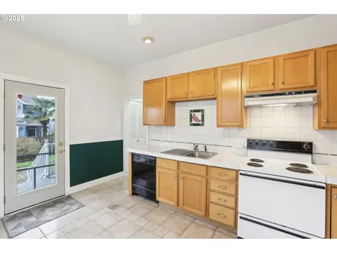 5926 S Corbett Avenue Portland OR 97239