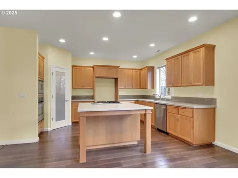 6018 Fernhill Loop Springfield OR 97478