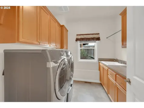6018 Fernhill Loop Springfield OR 97478