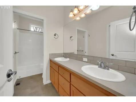 6018 Fernhill Loop Springfield OR 97478