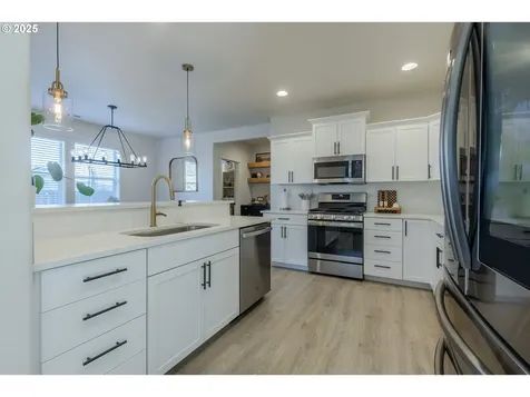 782 S 52nd Street Springfield OR 97478