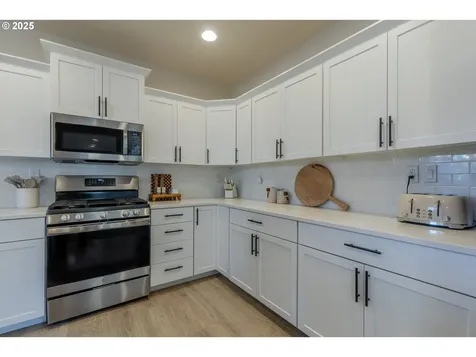 782 S 52nd Street Springfield OR 97478