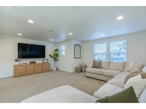 782 S 52nd Street Springfield OR 97478