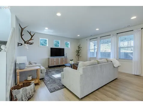 782 S 52nd Street Springfield OR 97478