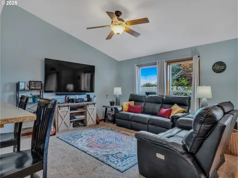 1019 SE 27th Street Troutdale OR 97060