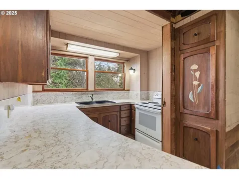 93270 Knappa Platt Road Astoria OR 97103