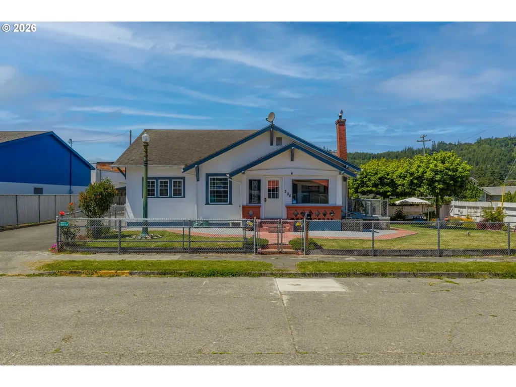 208 7th Street Myrtle Point OR 97458