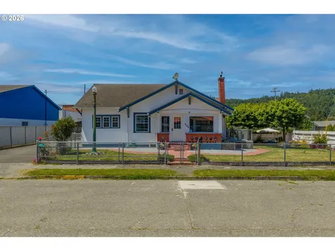 208 7th Street Myrtle Point OR 97458