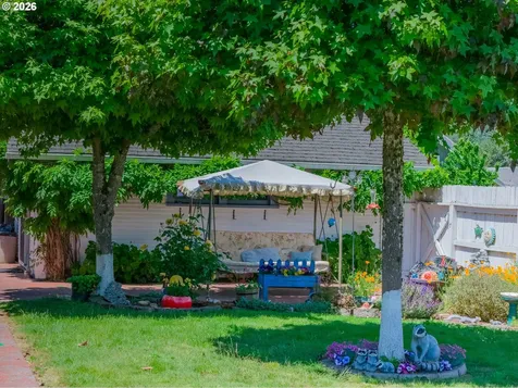 208 7th Street Myrtle Point OR 97458
