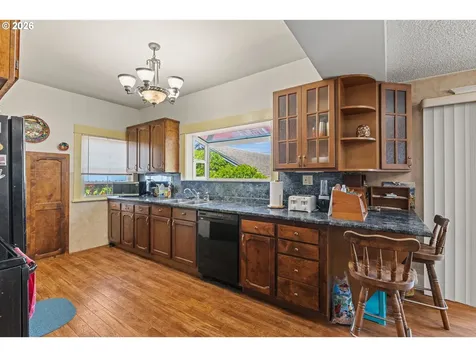 208 7th Street Myrtle Point OR 97458