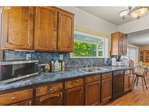 208 7th Street Myrtle Point OR 97458