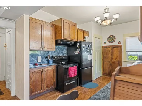 208 7th Street Myrtle Point OR 97458