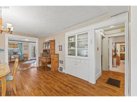 208 7th Street Myrtle Point OR 97458