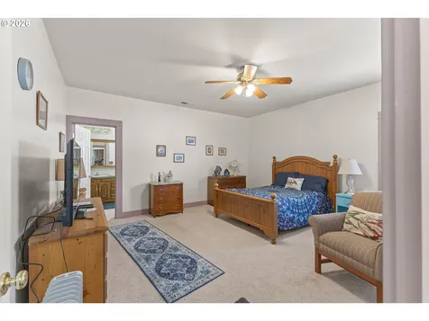 208 7th Street Myrtle Point OR 97458