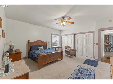 208 7th Street Myrtle Point OR 97458
