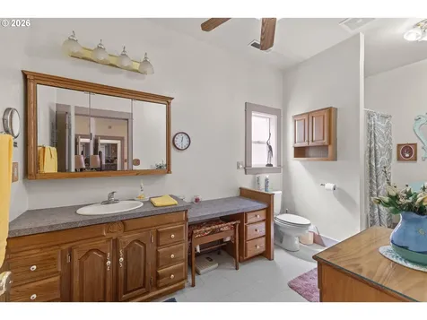 208 7th Street Myrtle Point OR 97458
