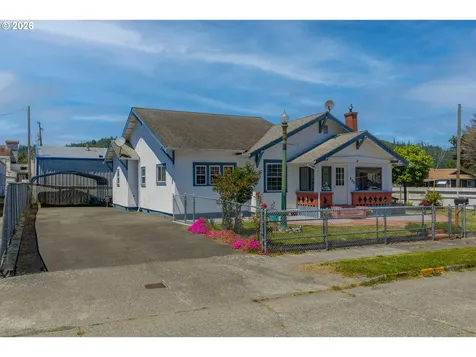 208 7th Street Myrtle Point OR 97458