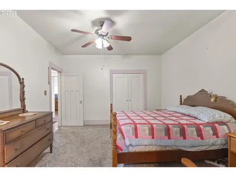 208 7th Street Myrtle Point OR 97458