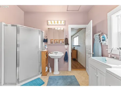 208 7th Street Myrtle Point OR 97458