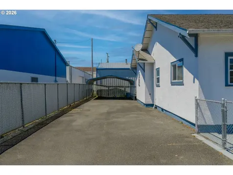 208 7th Street Myrtle Point OR 97458