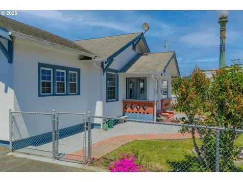 208 7th Street Myrtle Point OR 97458