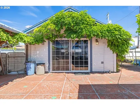 208 7th Street Myrtle Point OR 97458