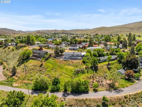 300 Hillcrest Drive Baker City OR 97814