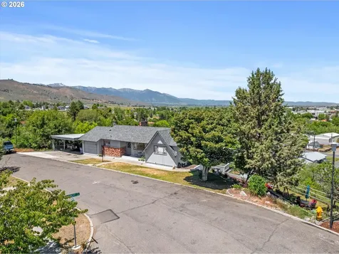 300 Hillcrest Drive Baker City OR 97814