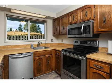 18320 Chris Court Gladstone OR 97027