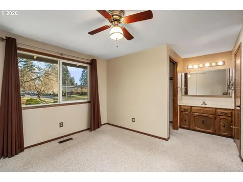 18320 Chris Court Gladstone OR 97027
