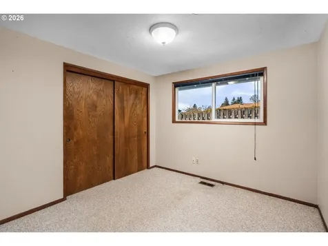 18320 Chris Court Gladstone OR 97027
