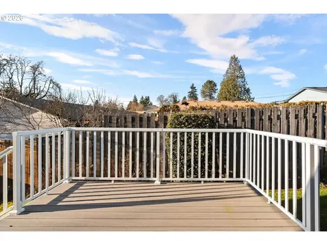 18320 Chris Court Gladstone OR 97027