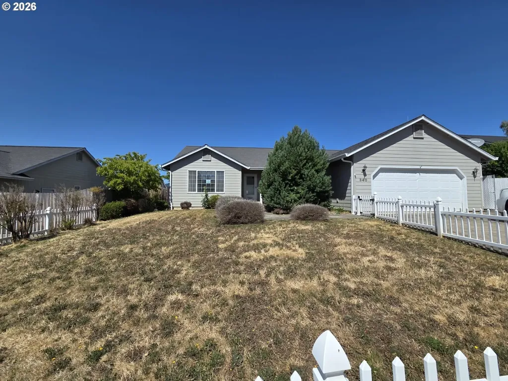 340 NW Elizabeth Avenue Winston OR 97496