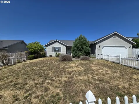 340 NW Elizabeth Avenue Winston OR 97496