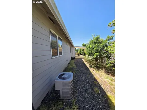 340 NW Elizabeth Avenue Winston OR 97496