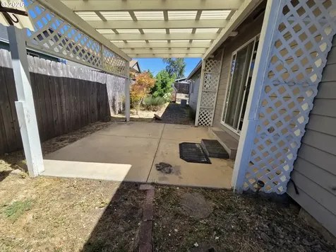 340 NW Elizabeth Avenue Winston OR 97496