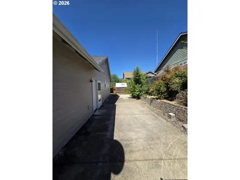 340 NW Elizabeth Avenue Winston OR 97496