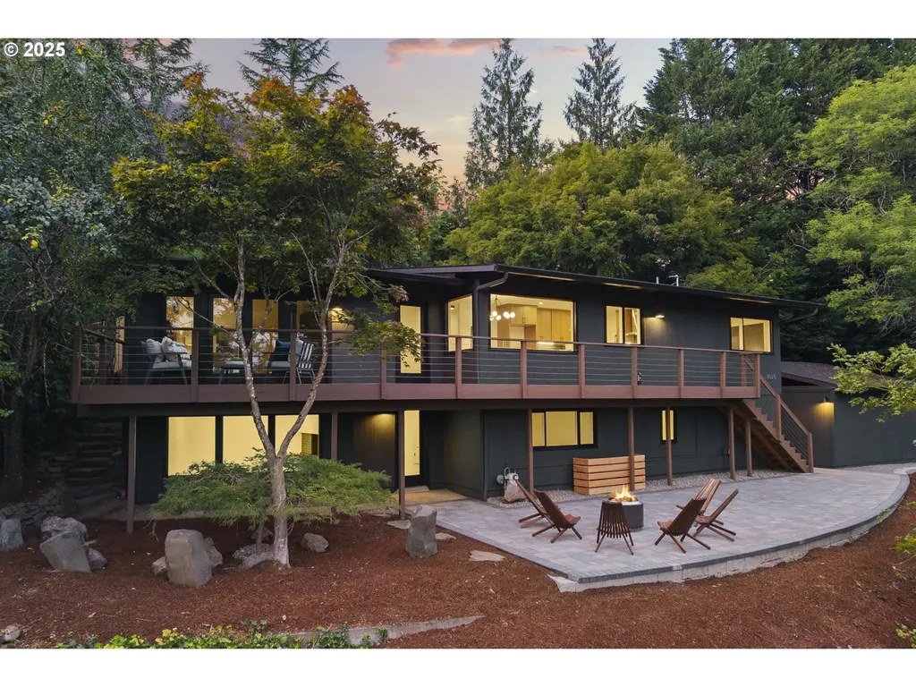 1525 SW Martha Street Portland OR 97239