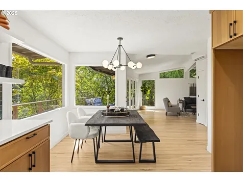 1525 SW Martha Street Portland OR 97239