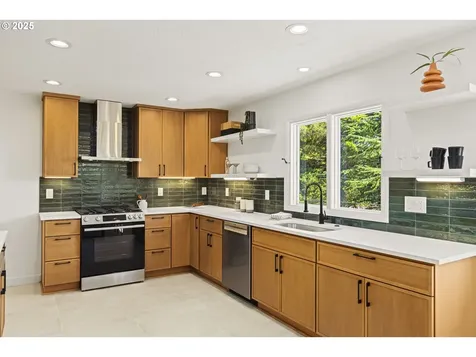 1525 SW Martha Street Portland OR 97239