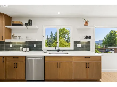 1525 SW Martha Street Portland OR 97239